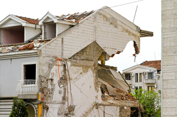 earthquake-damaged-houses